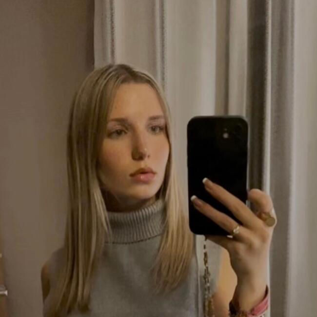 Babysitter in Saint-Sulpice-de-Royan: Alyssa