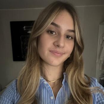 Baby-sitter in Vannes: Lea