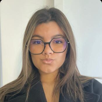 Babysitter in Saint-Denis-de-Pile: Hana
