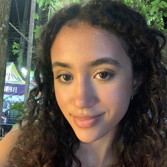 Babysitter in Cabo Frio: Bianca