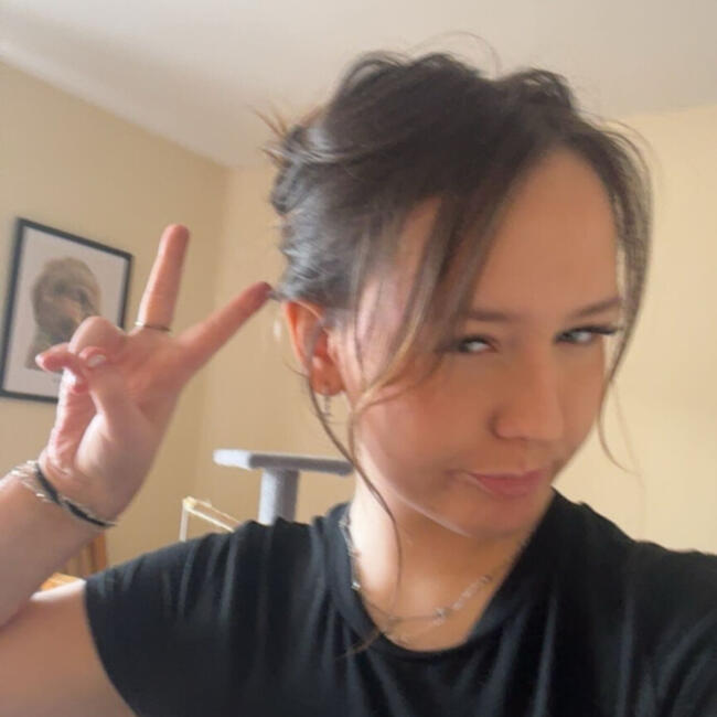 Babysitter in Dundee: Emily