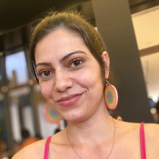 Babysitter in Maringá: Charlene