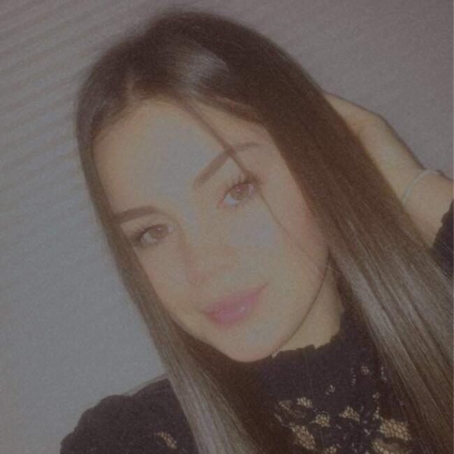 Babysitter in Étalle: Elise