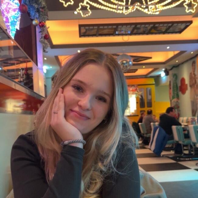 Babysitter in Zwartewaal: Tess