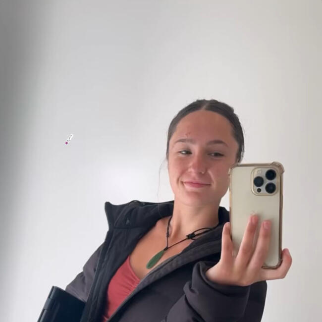 Babysitter in Whakatane: Asia