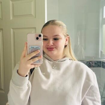 Babysitter in Cheltenham: Abi
