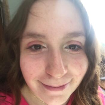 Babysitter in Saint-Julien-de-Concelles: Lily