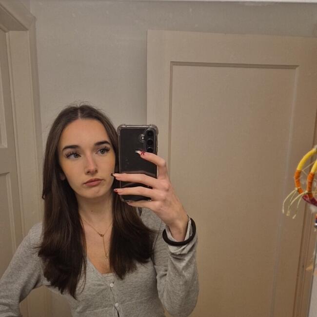 Babysitter in Forest/Vorst: Alexandra