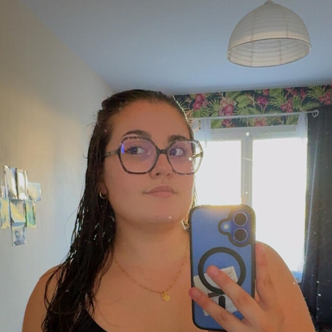 Babysitter in La Rochelle: Clara