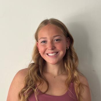 Babysitter in Arlington Heights: Linnea