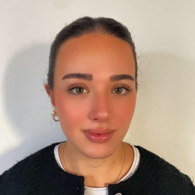 Babysitter in Fontaine-lès-Dijon: Inès