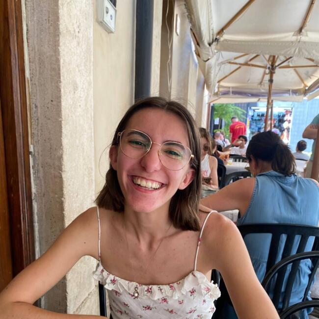 Babysitter in Vila Nova de Gaia: Carolina