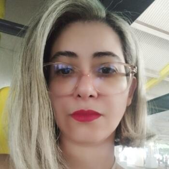 Babysitter in Maringá: Leidy