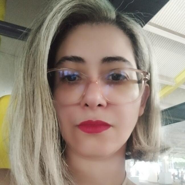 Babysitter in Maringá: Leidy