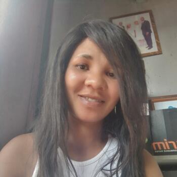 Babysitter in Queenstown: Nombulelo