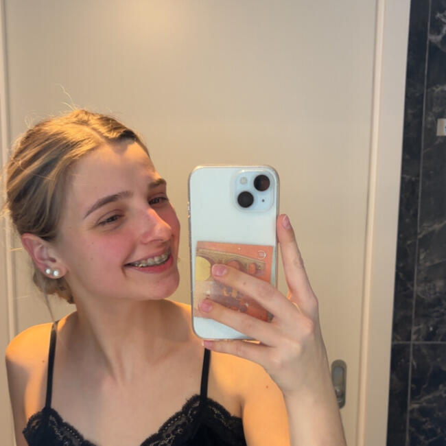 Babysitter in Pont-à-Celles: Elisa