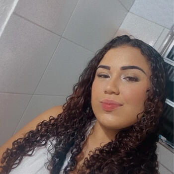 Babá em Pindamonhangaba: Mirella