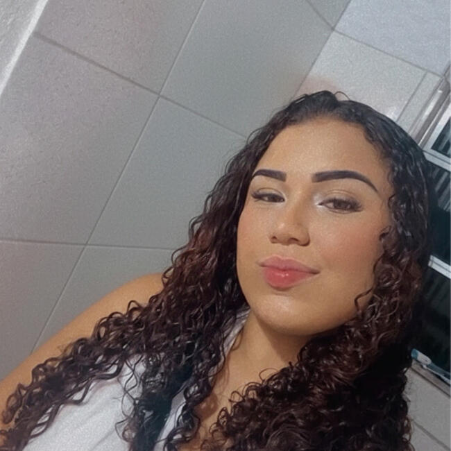 Babá em Pindamonhangaba: Mirella