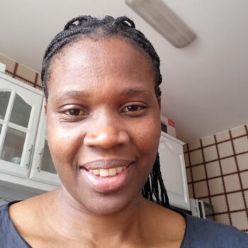 Babysitter em Porto: Juliet