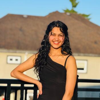Niñera en Surrey: Sanjana