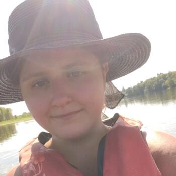 Babysitter in Grossouvre: Coralie