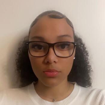 Babysitter in London: Shania