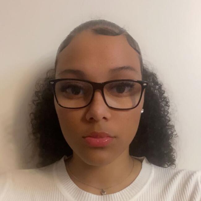 Babysitter in London: Shania