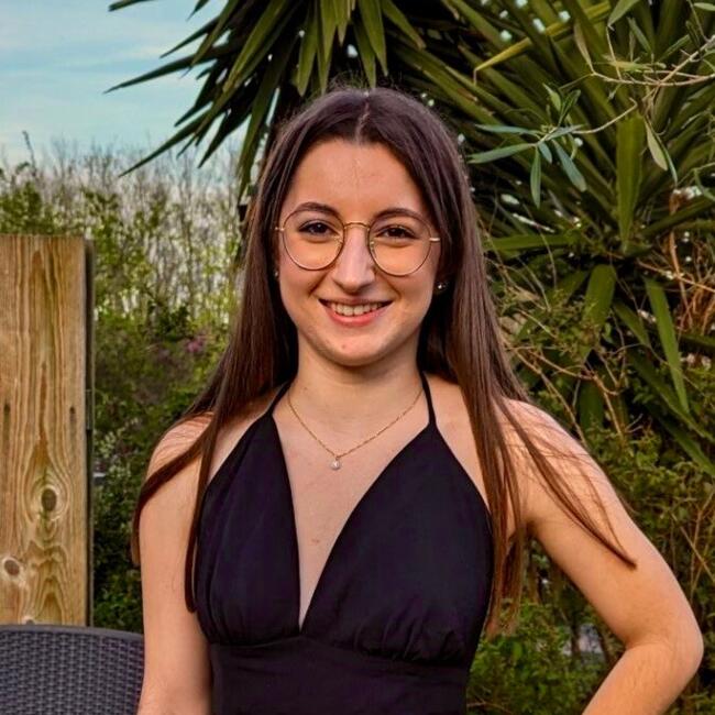 Babysitter in Harfleur: Laura