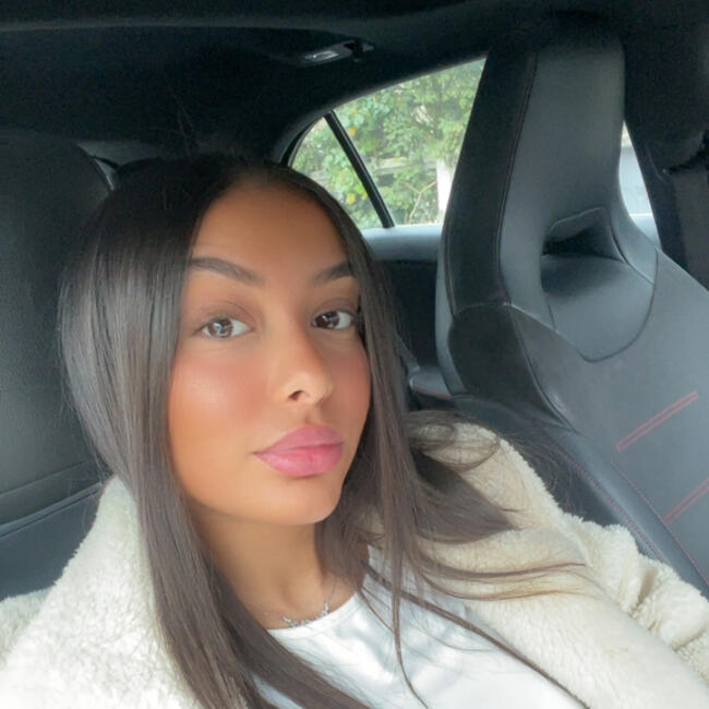 Babysitter in Levallois-Perret: Syrine