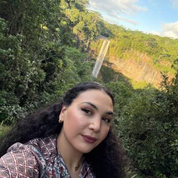 Baby-sitter Surinam: Bushra