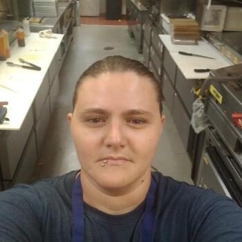 Babysitter Seffner: Tesla