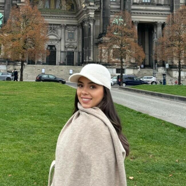 Babysitter in Paris: Rania