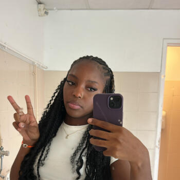 Babysitter in Saint-Alban: Ashley