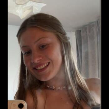 Babysitter in Écaussinnes-d'Enghien: Lucie