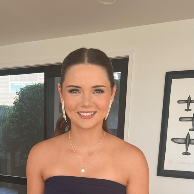 Babysitter in Auckland: ANNA