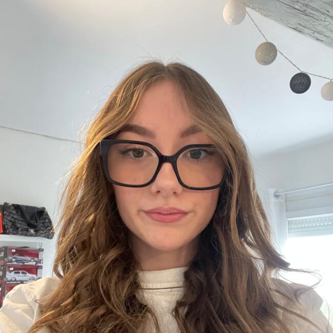 Babysitter in Fort-Moville: Chloé