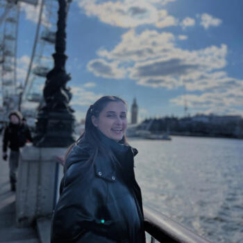 Babysitter στην περιοχή Γλυφάδα: Δημητρα