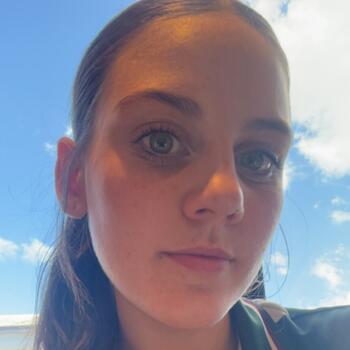 Babysitter in Cairns: Bree