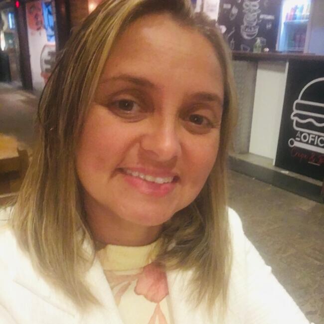Babysitter in São Sebastião: Andresa