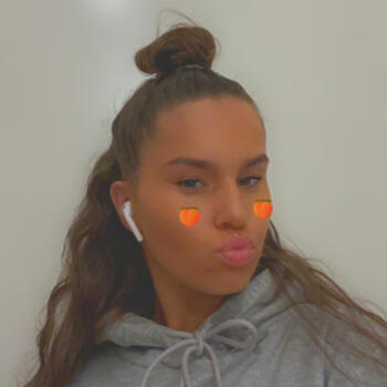Baby-sitter in Le Mesnil-Saint-Denis: Nina