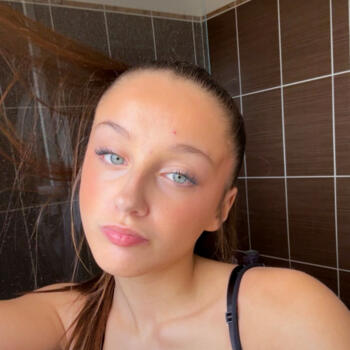 Babysitter in Saint-Médard-en-Jalles: Lina