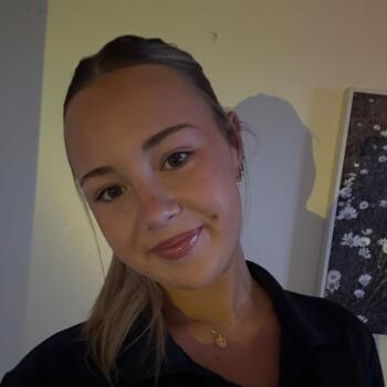 Babysitter in Gold Coast: Holly