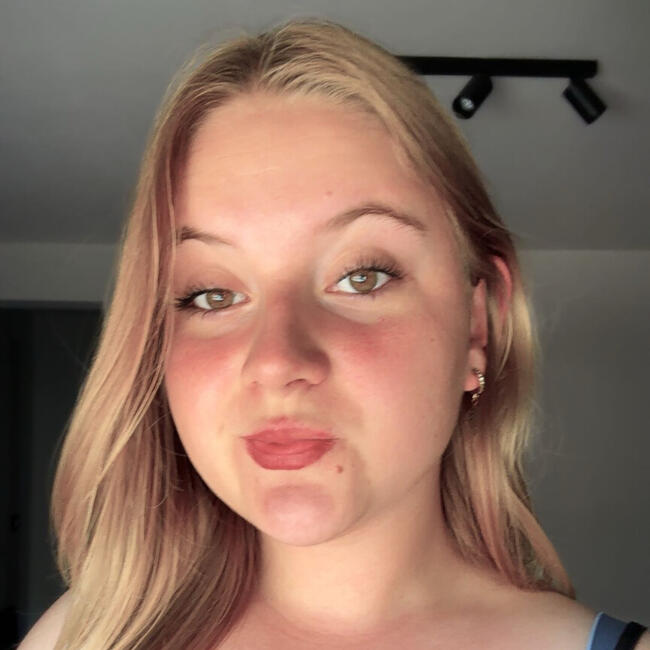 Babysitter in Chapelle-au-Bois: Arrezina