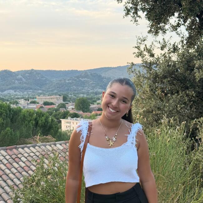 Babysitter in Peyrolles-en-Provence: Farah