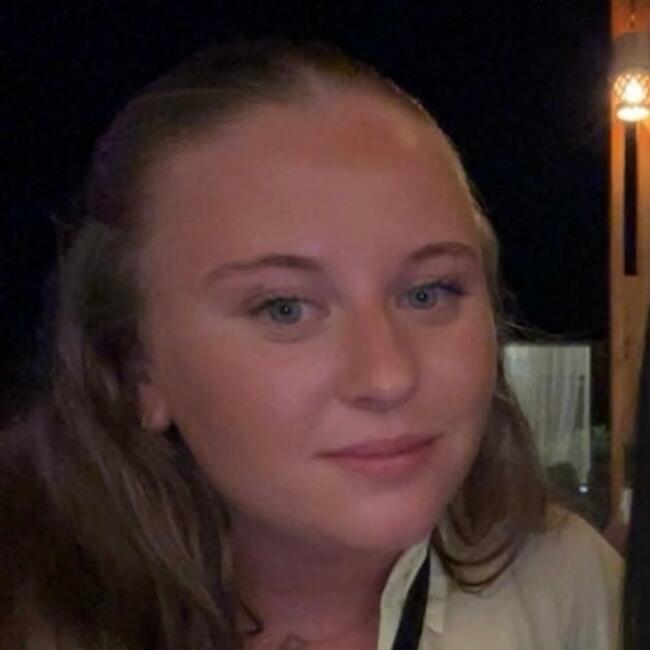 Babysitter in Les Clayes-sous-Bois: Maelys