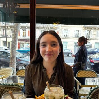 Babysitter in Paris: Zelie