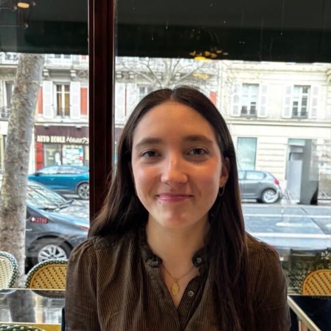 Babysitter in Paris: Zelie