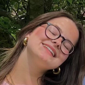Babysitter in Liège: Nora