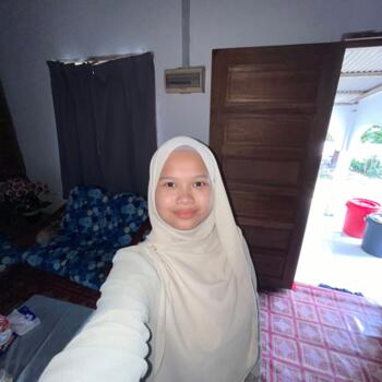 Lastenhoitaja Kota Bharu: Amira