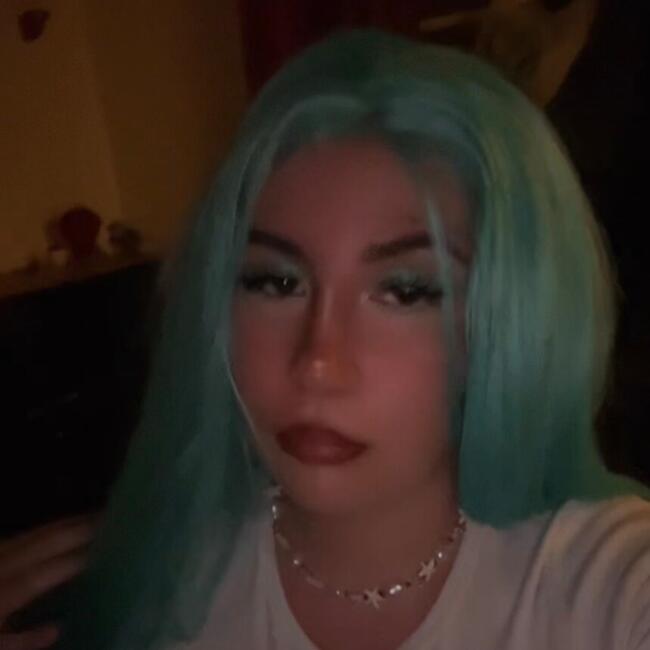 Babysitter in Troyes: Shana